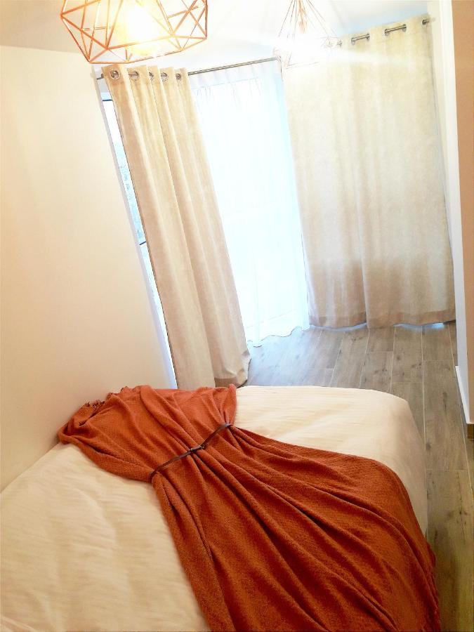 Light Apartment Center City Chisinau Exterior foto